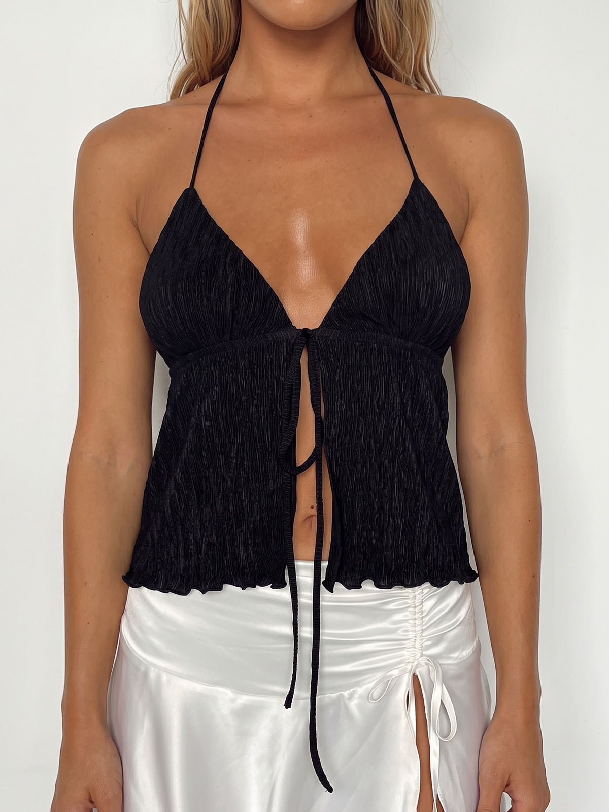 Cute Plunge Halter Neck Tie Front Slit Summer Resort Plisse Crop Top