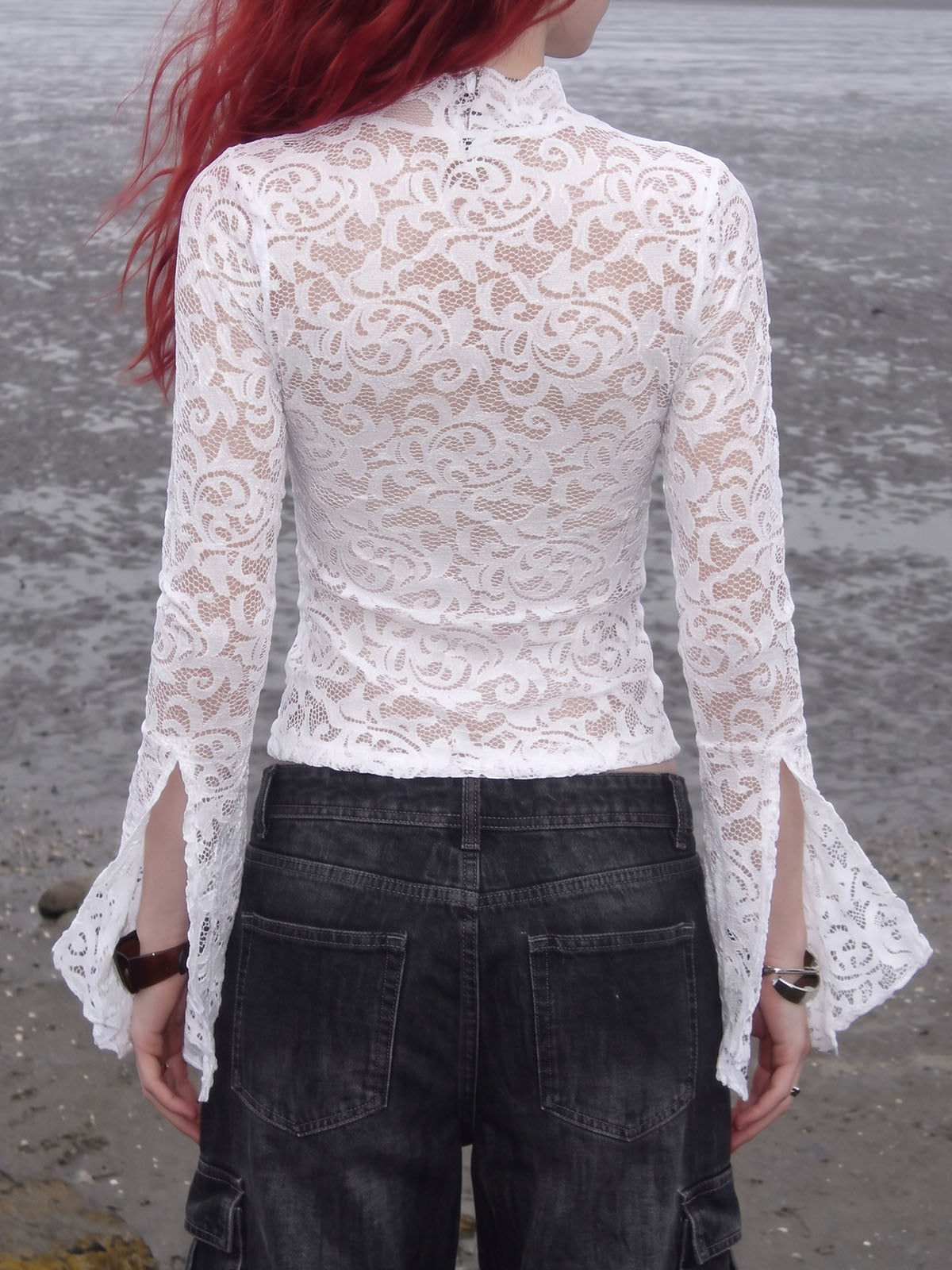 Feminine Scalloped V Neck Split Long Sleeve Resort Lace Crop Top